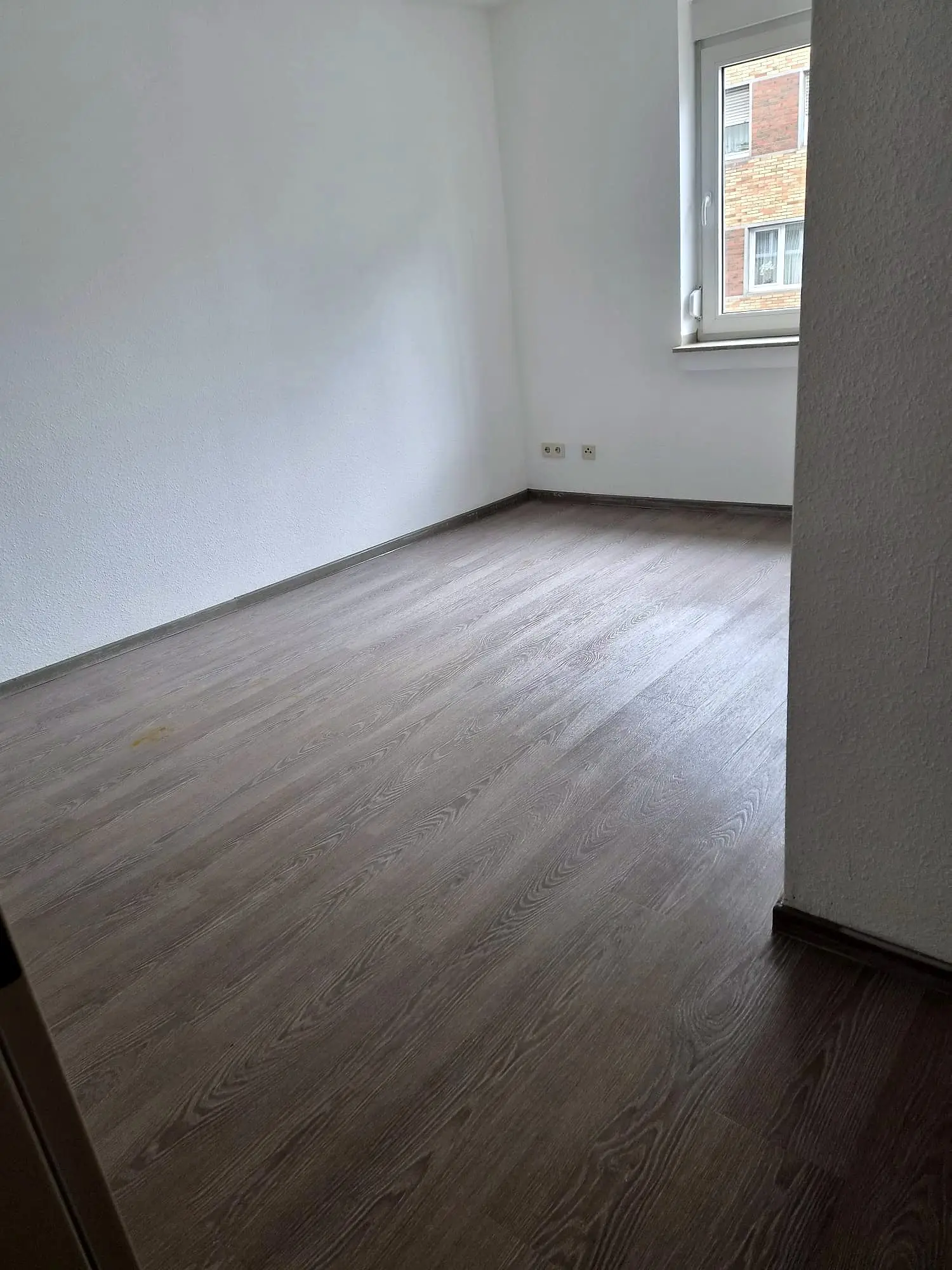 Heller, leerer Raum nach dem Umzug